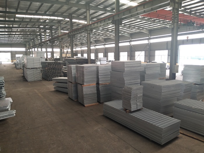 停車場鋼格柵.jpg 停車場鋼格柵.jpg