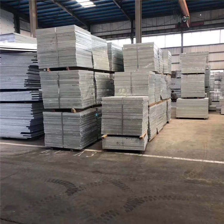 格柵板踏步.jpg 格柵板踏步.jpg