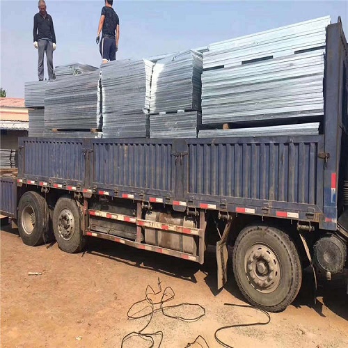 鋼結(jié)構(gòu)平臺鋼格柵板.jpg 鋼結(jié)構(gòu)平臺鋼格柵板.jpg