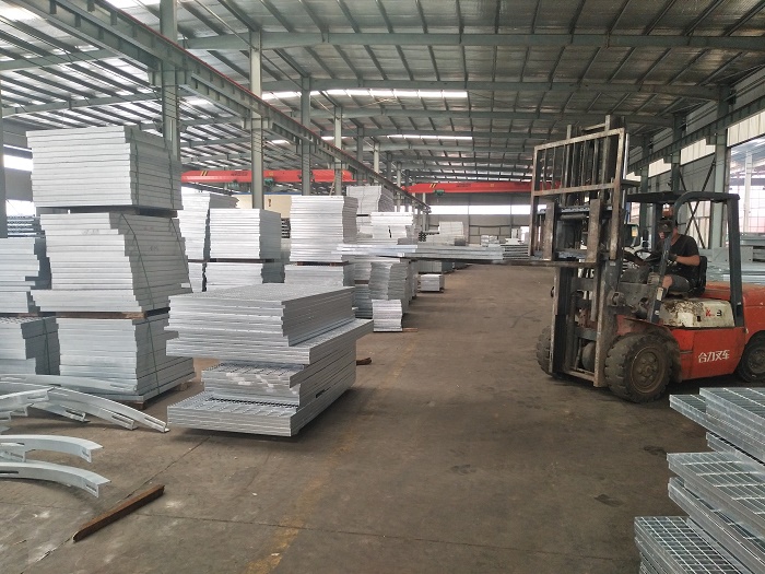 卸油臺鋼格板.jpg 卸油臺鋼格板.jpg