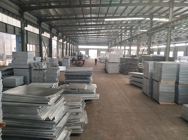 停車場鋼格板.jpg 停車場鋼格板.jpg