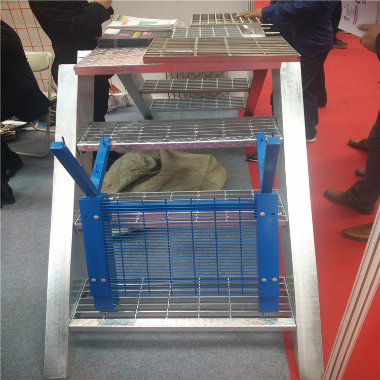 鋼格柵樓梯踏步型號.jpg 鋼格柵樓梯踏步型號.jpg